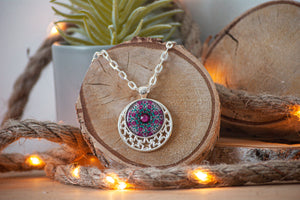 Collier chaine argenté fleurs violettes