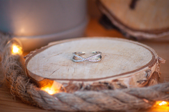 Bague argentée croisée